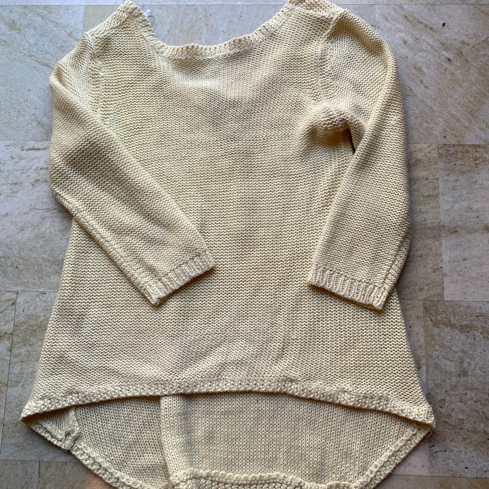 Zara pastel yellow sweater v neck